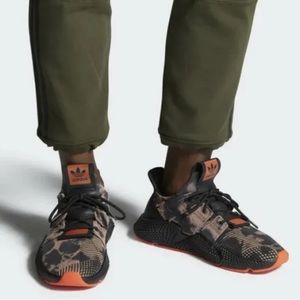 Adidas Prophere
Bleached Black Solar Red